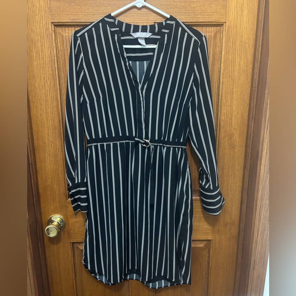 H&M Black and White Striped Long Sleeve Shirt Dress